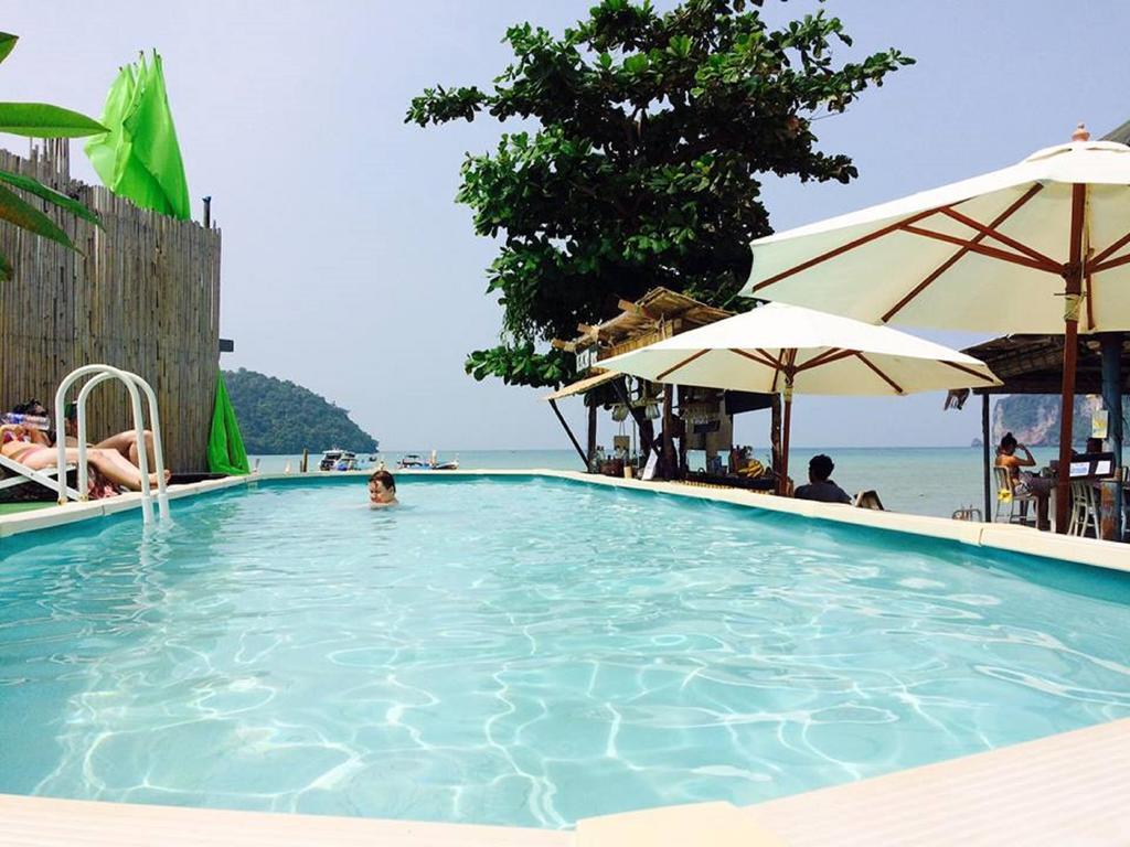 The Beacha Club Hotel Phi Phi Don Exterior photo